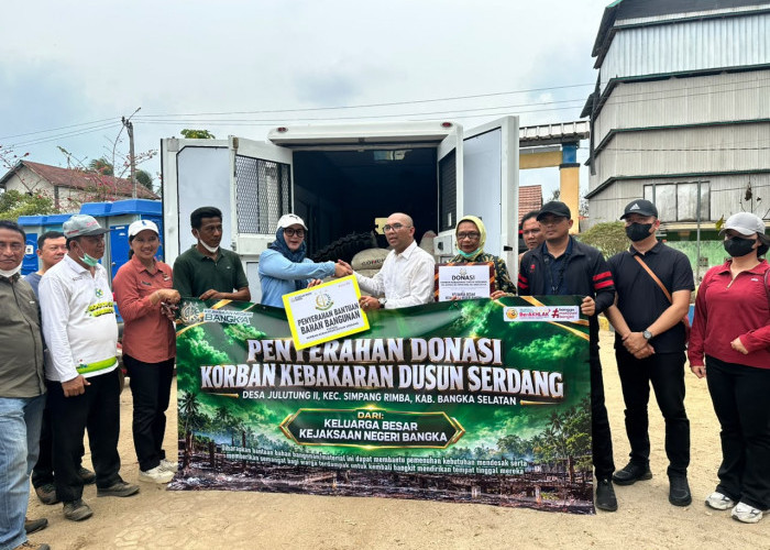 Kejaksaan Negeri Bangka Salurkan Bantuan untuk Korban Kebakaran di Dusun Serdang