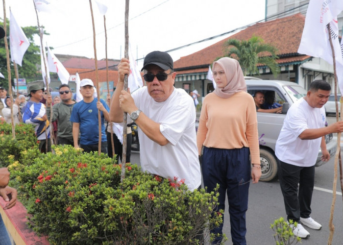 Gubernur Hidayat Turun Tangan Berpartisipasi dalam Gotong Royong bersama Masyarakat