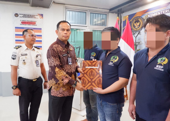 Lapas Narkotika Pangkalpinang Serahkan Remisi Waisak ke 13 Warga Binaan, Ini Rinciannya
