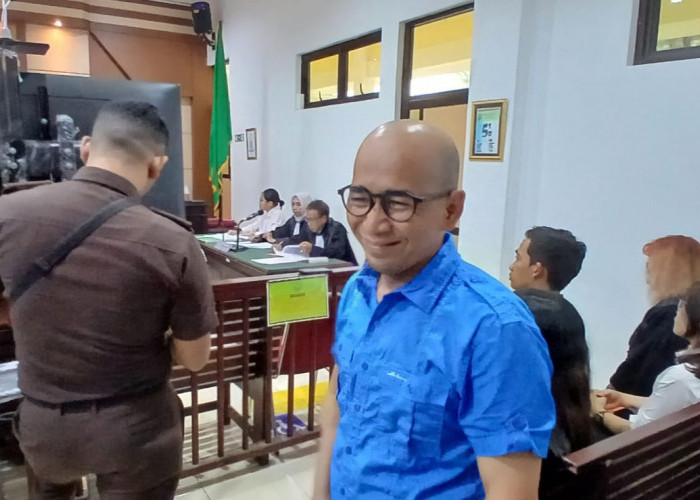 Aktivis Anti Korupsi Pantau Sidang ITE dr Surya dan Trie Lius Putri di PN Pangkalpinang