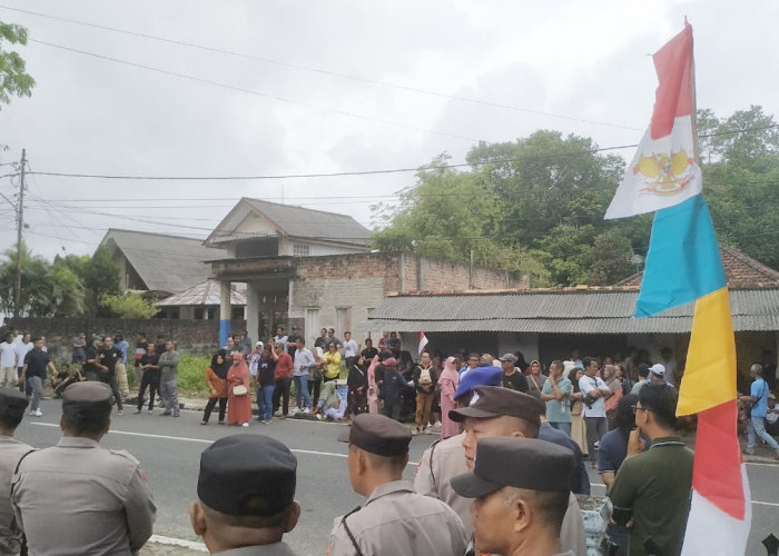 Jelang Putusan Sengketa Gugatan TMS, Massa Rato-Ramadian Mulai Penuhi Jalan Depan Bawaslu