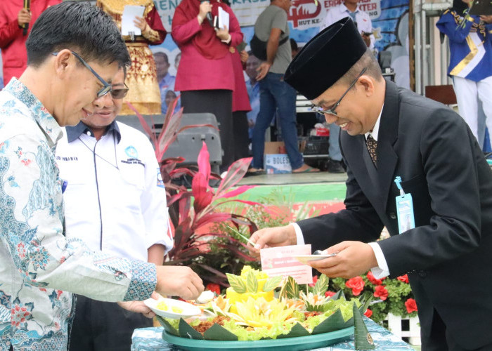 Festival Perlombaan dan Parade Budaya Meriahkan HUT ke 20 SMAN 1 Namang 