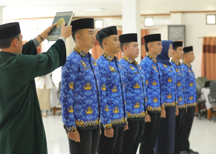 Tujuh Lulusan IPDN Resmi Dilantik Jadi PNS di Pemprov Babel
