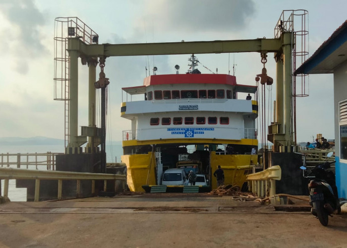 Truk dari Belitung Diduga Membawa Timah Melenggang Bebas Keluar Pelabuhan Sadai