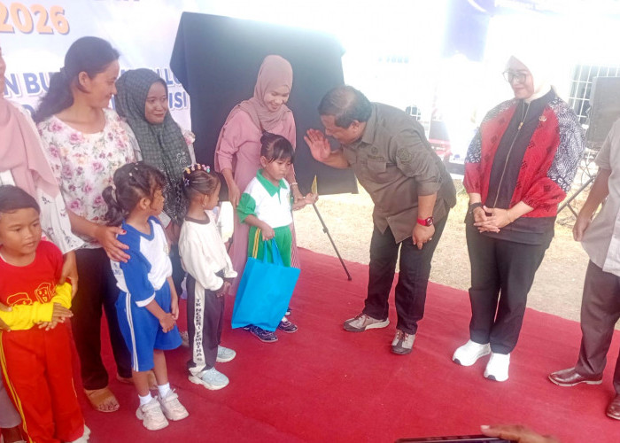 ​Pemkot Pangkalpinang Serahkan Tabungan Pendidikan untuk 1.185 Siswa Kurang Mampu dan Luncurkan Buku Mulok