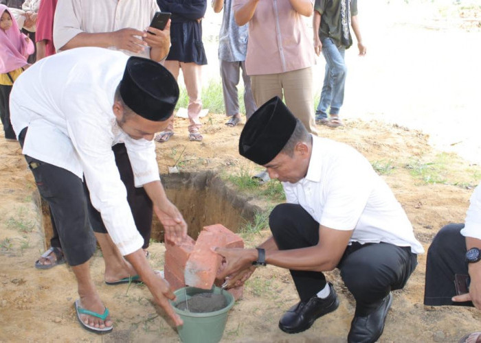Bersama Para Tokoh-tokoh, Pj Gubernur Melakukan Peletakan Batu Pertama Pembangunan Masjid Ar Rohim 