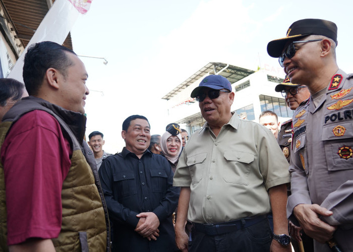 Salurkan Hak Pilihnya di TPS 006 Air Salemba, Gubernur Hidayat: Semoga Terpilih Pemimpin Terbaik