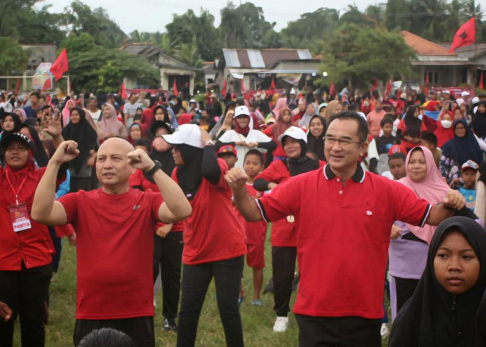 Senam Sehat Bareng Rudianto Tjen, Warga Ikut Bahagia Rayakan HUT ke-50 PDIP