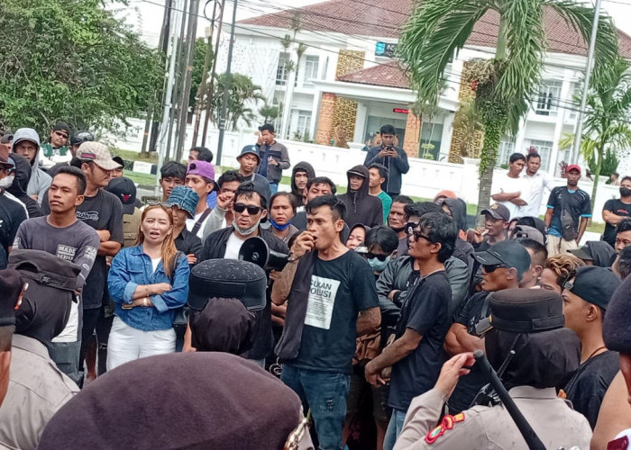 Aliansi Ma​syarakat Penambang Babel Aksi 