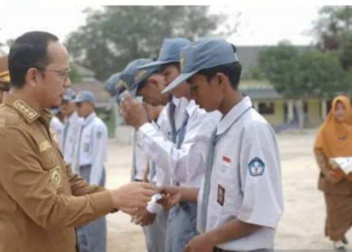 Dukcapil Bangka Tengah Jemput Bola Perekaman KTP Pelajar