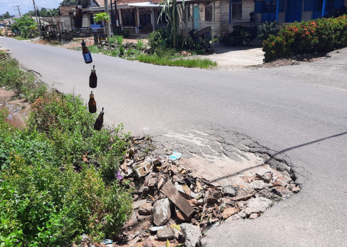 Jalan Koba - Lubukbesar Direhabilitasi, Pemukiman Padat Penduduk Desa Wisata Perlang Belum Tersentuh