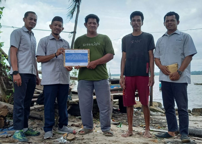 Rusak Dihantam Cuaca Ekstrem, PT Timah Tbk Bantu Pembangunan Pondok Nelayan di Tanjung Niur