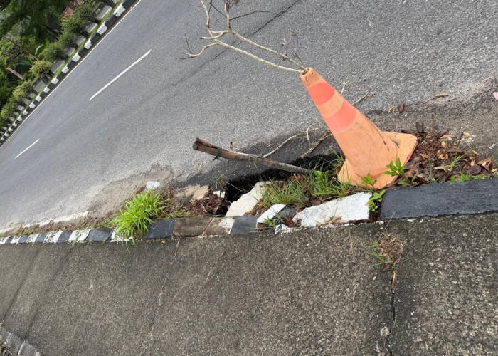 Jalan Nasional Di Mentok Amblas