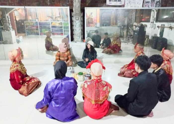 Peneliti ISBI Bandung Eksplorasi Koreografi Alam dan Pencak Silat di Sanggar Buluh Perindu