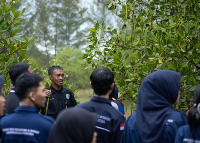 Dialog Kaum Muda Gelorakan Gerakan Lindungi Pesisir di Pantai Batu Ampar   