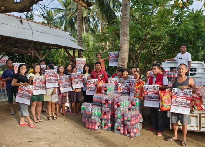 Senyum Bahagia Warga Tionghoa di Bangka Dapat Bantuan dari Rudi Center