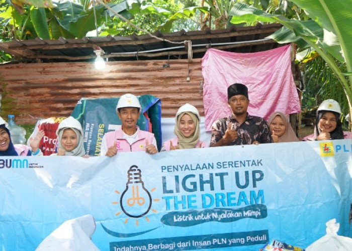 Kolaborasi Srikandi dan YBM PLN Babel, Terangi Rumah Bapak Sulaiman lewat Program LUTD