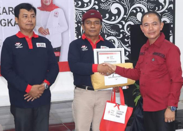 PMI Bangka Beri Penghargaan Kepada 120 Relawan Donor Darah