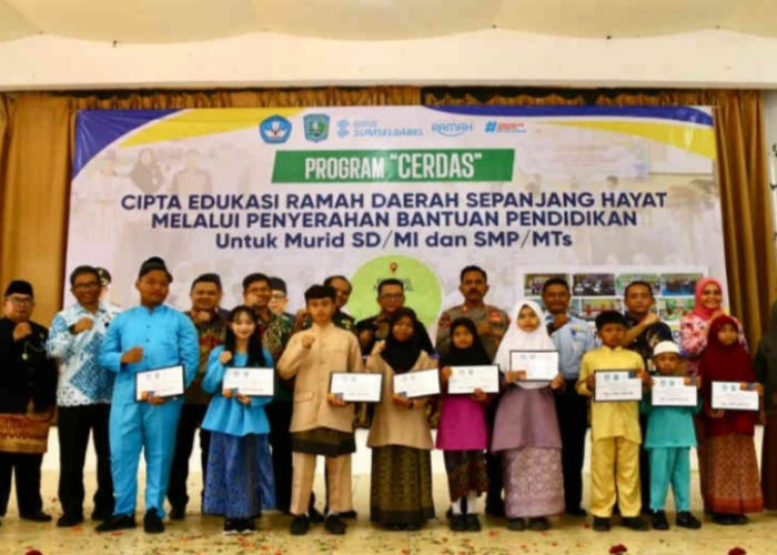 Melalui Program Cerdas, Pemkab Belitung Salurkan Bantuan untuk 995 Pelajar Kurang Mampu