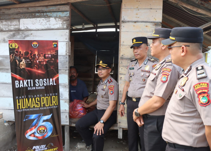 Sambut HUT ke-75 Humas Polri, Polres Bangka Barat Salurkan Bantuan Sosial kepada Warga Tanjung
