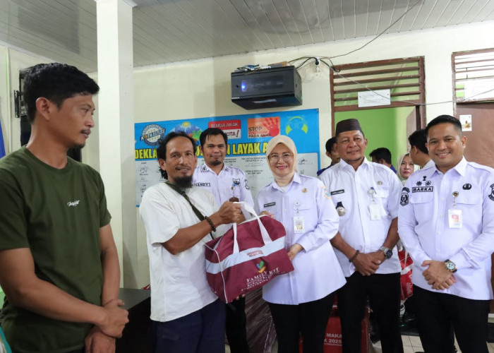 Bantuan Kemensos Sampai ke Warga Terdampak Banjir Rob di Kelurahan Pasir Putih