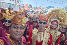 Perkenalkan Budaya Minang, IKMB Ikut Meriahkan Pawai Karnaval HUT RI ke-81