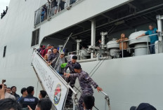 KRI Semarang-594 TNI AL Tiba di Belinyu, Bawa 1.239 Pemudik Secara Gratis 