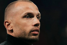 Ajax Pecat Pelatih John Heitinga