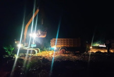 Berpacu dengan Cuaca Hujan, Satgas TMMD Lembur Sampai Malam Pemadatan Jalan 