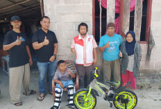 Peduli Anak Penyandang Cerebral Palsy, Anggota DPRD Bangka Yus Rizal Salurkan Sepeda BMX dan Sepatu AFO