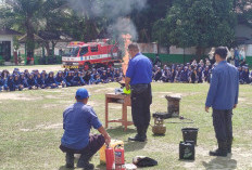 Bekali Kesiapsiagaan, SMA Plus Bahrul Ulum Gelar Simulasi dan Penyuluhan Kebakaran