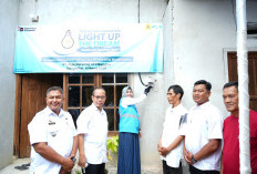 PLN Sambung Ratusan Rumah Gratis Lewat Program Light Up The Dream