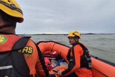 Lolos dari Maut di Tengah Badai: Nelayan Pangkalpinang Selamat Usai Kapal Karam di Karang Merah Rebo