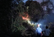 PT Timah Tbk Gerak Cepat Bantu Warga Padamkan Kebakaran Lahan