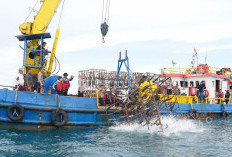 PT Timah Tbk dan Ditlantas Polda Babel Tenggelamkan Rumpon di Perairan Rebo 