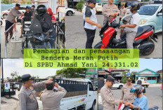 Instruksi Kapolresta, 3 Polsek Serentak Bagikan Bendera Merah Putih