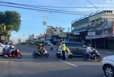 Satlantas Polresta Pangkalpinang Rutin Atur Lalu Lintas dan Bantu Anak Sekolah, Edukasi Warga Tertib di Jalan
