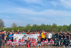 Hijaukan Pesisir, Siswa Taruna MumTas Koba Tanam Mangrove Bersama Anggota DPD RI Bahar Buasan