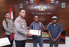 Kapolda Babel Beri Penghargaan kepada Dua Nelayan Penemu 42 Kg Sabu di Belitung