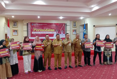 Wali Kota Serahkan Bantuan Permodalan Usaha Tahap 1 Bagi 41 Pelaku Usaha Mikro