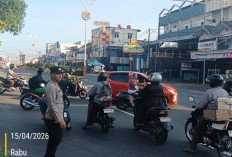 Hadir di Pagi Hari, Polsek Bukit Intan Gelar Strong Point Atur Lalu Lintas