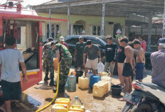 Salurkan Air Bersih untuk Warga Terdampak Kekeringan di Kampung Lalang, Dandim : Kami Siap Bantu 