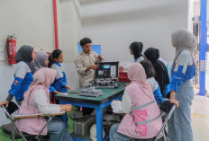 Srikandi PLN Ajak Generasi Muda Kenal Lebih Dekat Dunia Energi melalui Program Srikandi Goes to School & Campu