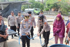 Polres Bangka Barat Salurkan 47 Ton Air Bersih untuk Warga