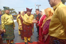 ​Terima Pin Emas Penghargaan, Keluarga Almarhum Zulkarnain Karim Berharap Pemulihan Nama Baik