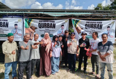 Arsari Tambang Groups dan Insan Pers Berbagi 300 Paket Daging Kurban 
