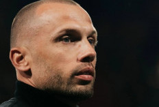 Mantan Pelatih Ajax Tolak Tawaran Latih Timnas Indonesia