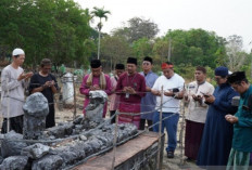 Puluhan Warga Tabur Doa dan Bunga Peringati Hari Jadi Kota Mentok