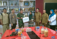 Bangka Serahkan Jaminan Kecelakaan Kerja ke Keluarga Nelayan Tersambar Petir