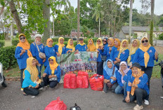 Komunitas UMBB Bagikan Ratusan Paket Takjil di Sungailiat dan Pangkalpinang